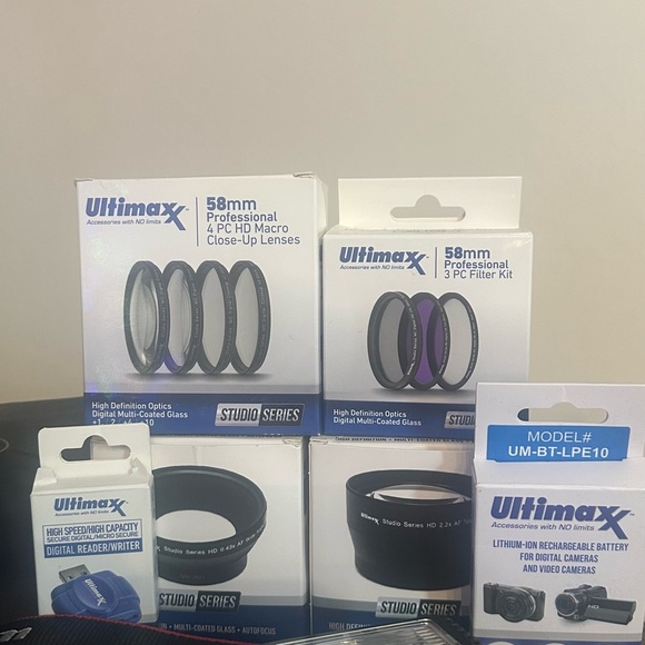 Canon EOS 2000D Black Digital Camera - Picture 2 of 3